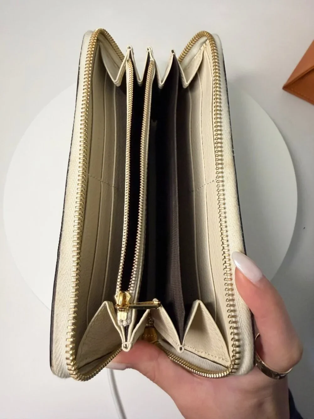 GUCCI Zumi Leather Wallet Cream
